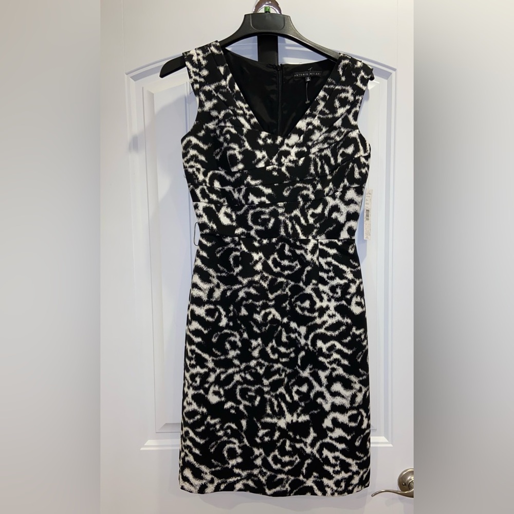 NWT Antonio Melani V-neck Abstract Belt Dress